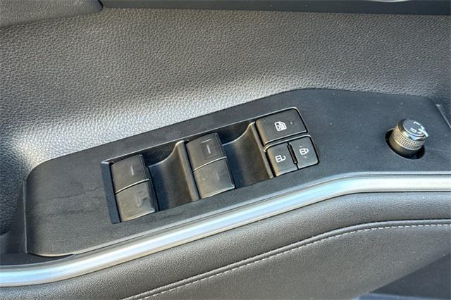 used 2023 Toyota Highlander car, priced at $39,998