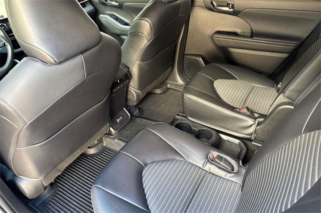used 2023 Toyota Highlander car, priced at $39,998