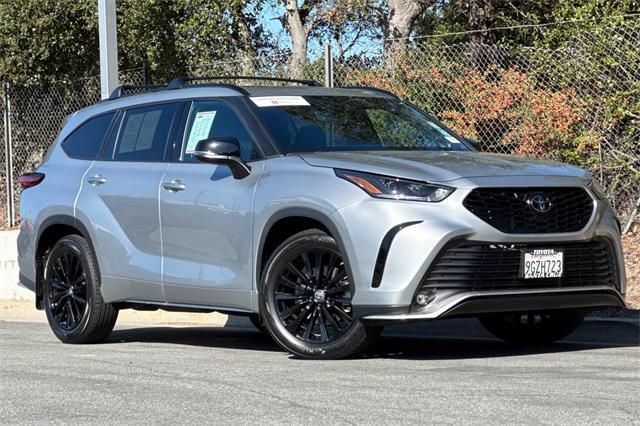 used 2023 Toyota Highlander car, priced at $39,998