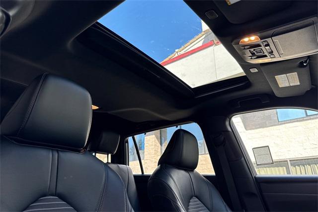 used 2023 Toyota Highlander car, priced at $39,998