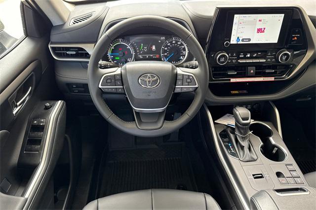 new 2025 Toyota Highlander Hybrid car, priced at $54,047
