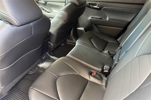 new 2025 Toyota Highlander Hybrid car, priced at $54,047