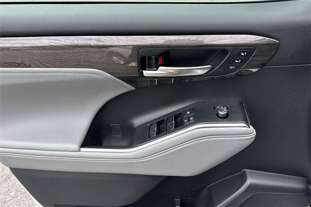 used 2024 Toyota Highlander Hybrid car, priced at $56,499