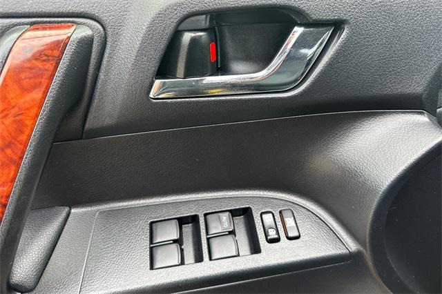 used 2012 Toyota Highlander Hybrid car, priced at $8,678