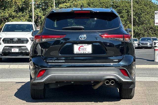 used 2023 Toyota Highlander car, priced at $36,499