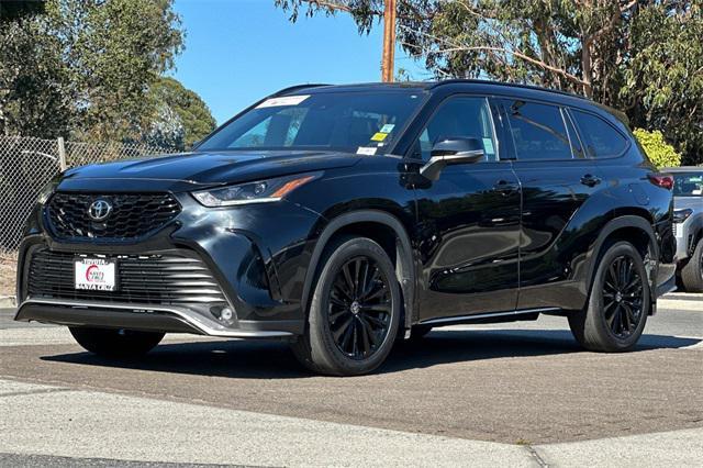used 2023 Toyota Highlander car, priced at $36,499