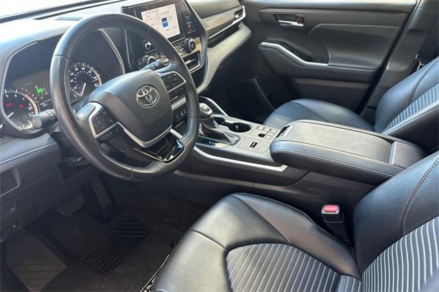 used 2023 Toyota Highlander car, priced at $36,499