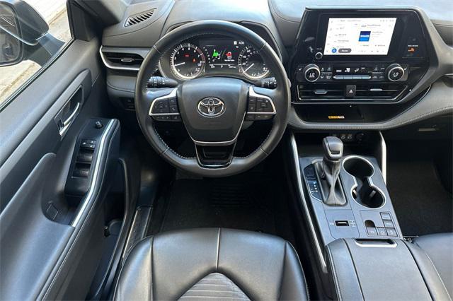 used 2023 Toyota Highlander car, priced at $36,499