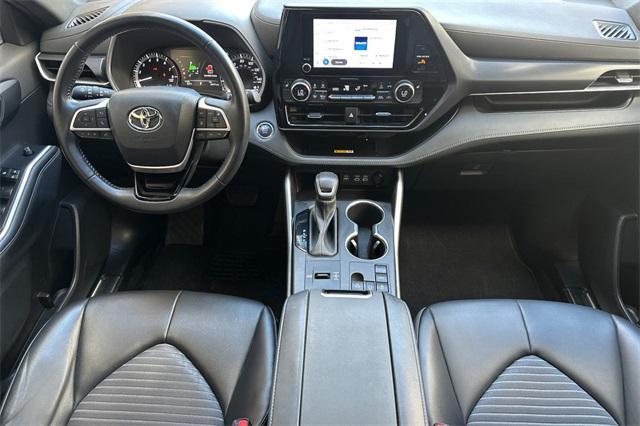 used 2023 Toyota Highlander car, priced at $36,499