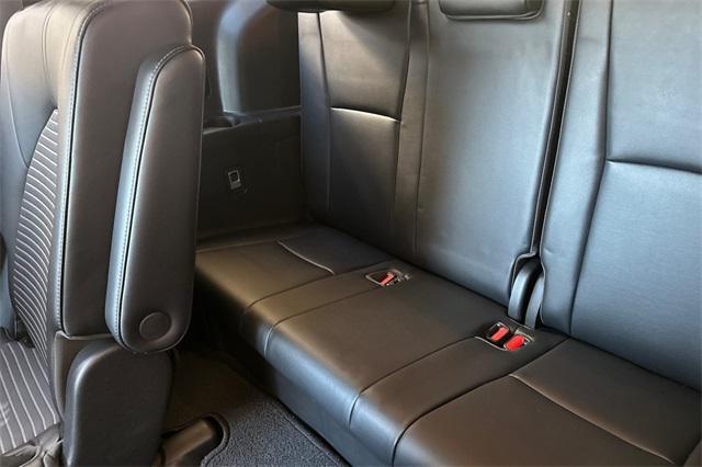 used 2023 Toyota Highlander car, priced at $36,499