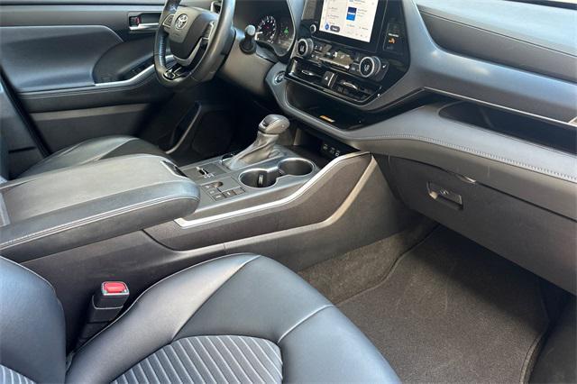 used 2023 Toyota Highlander car, priced at $36,499