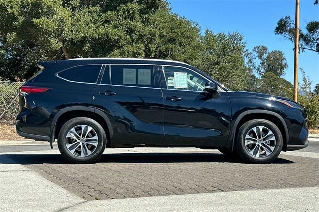 used 2022 Toyota Highlander car, priced at $36,995