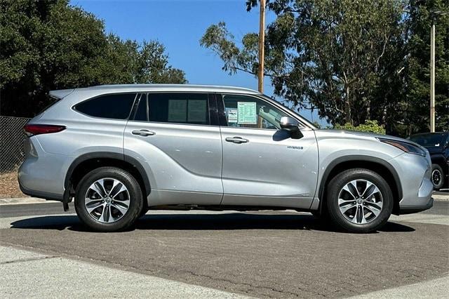 used 2021 Toyota Highlander Hybrid car, priced at $34,998