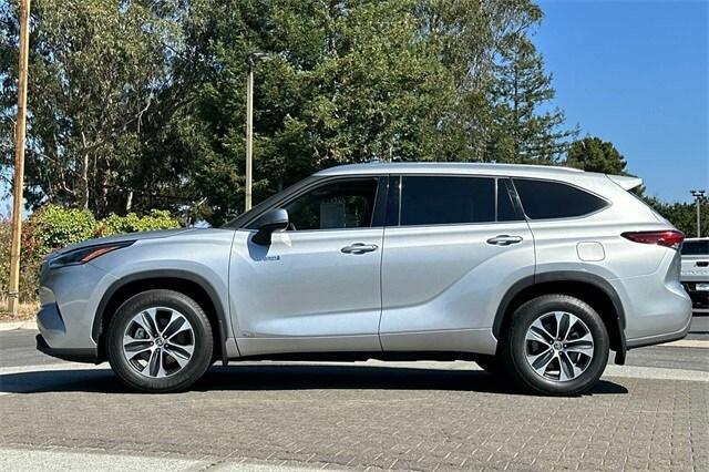 used 2021 Toyota Highlander Hybrid car, priced at $34,998