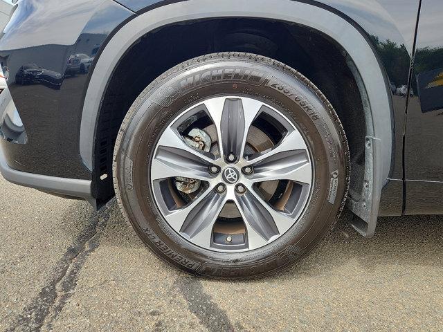 used 2023 Toyota Highlander car, priced at $37,999