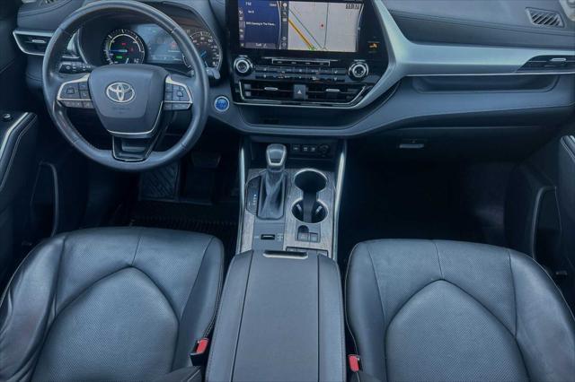 used 2020 Toyota Highlander Hybrid car, priced at $39,999