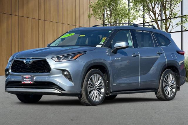 used 2020 Toyota Highlander Hybrid car, priced at $39,999