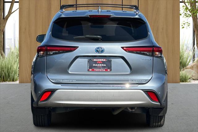 used 2020 Toyota Highlander Hybrid car, priced at $39,999