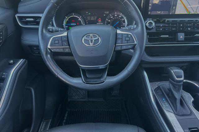 used 2020 Toyota Highlander Hybrid car, priced at $39,999