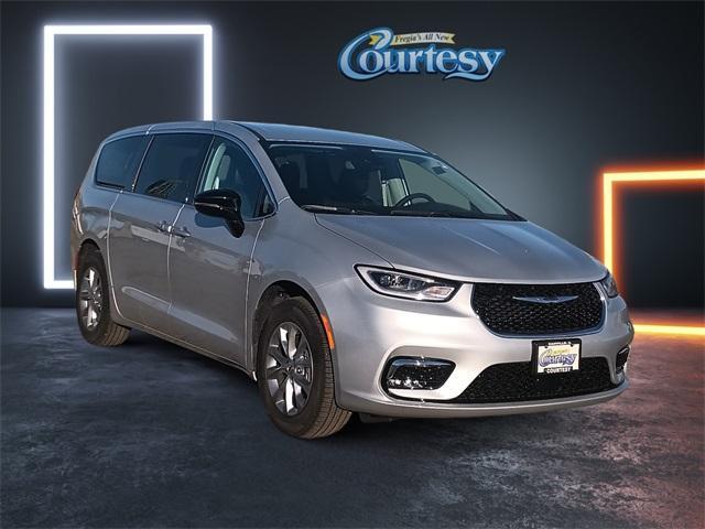 new 2024 Chrysler Pacifica car, priced at $43,977