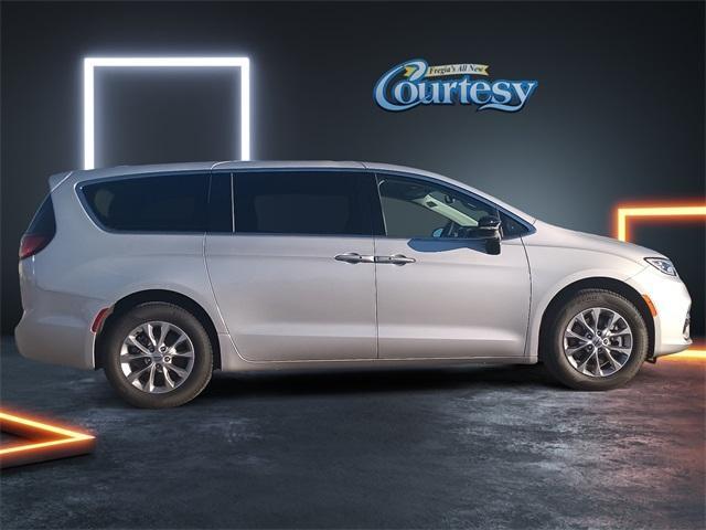 new 2024 Chrysler Pacifica car, priced at $43,977