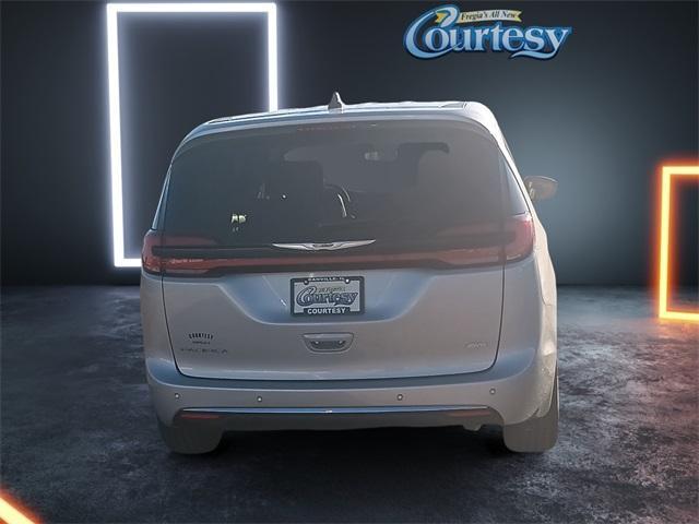 new 2024 Chrysler Pacifica car, priced at $43,977