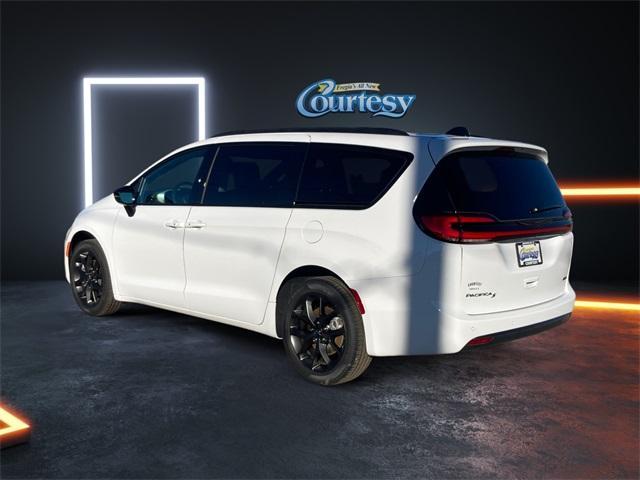 new 2024 Chrysler Pacifica car, priced at $46,997