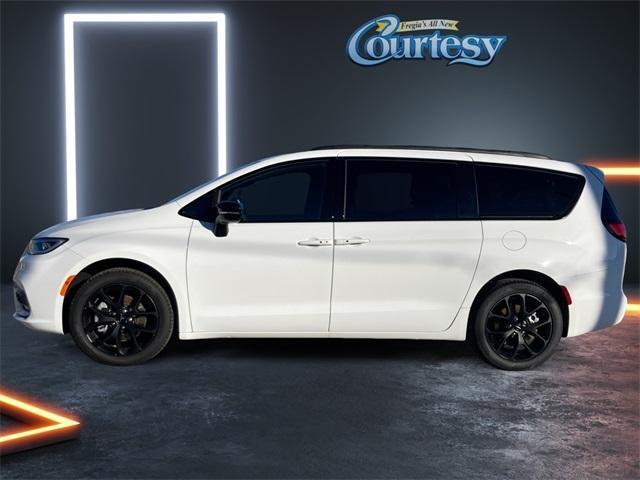 new 2024 Chrysler Pacifica car, priced at $46,997