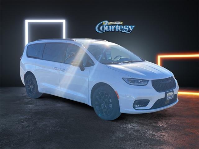 new 2024 Chrysler Pacifica car, priced at $46,997