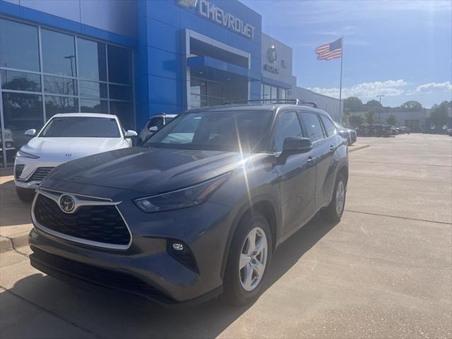 used 2023 Toyota Highlander car, priced at $35,330