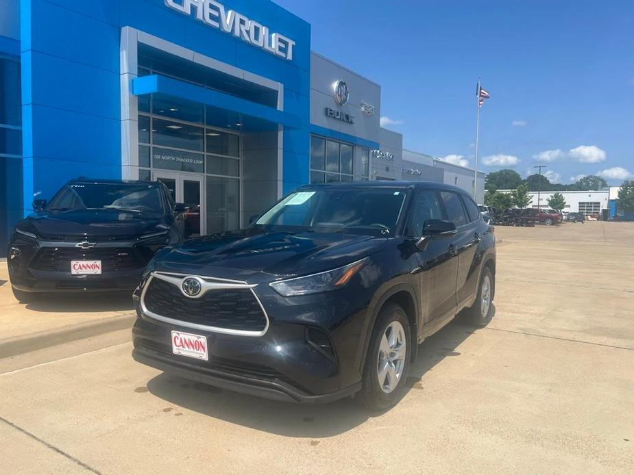 used 2023 Toyota Highlander car, priced at $32,290