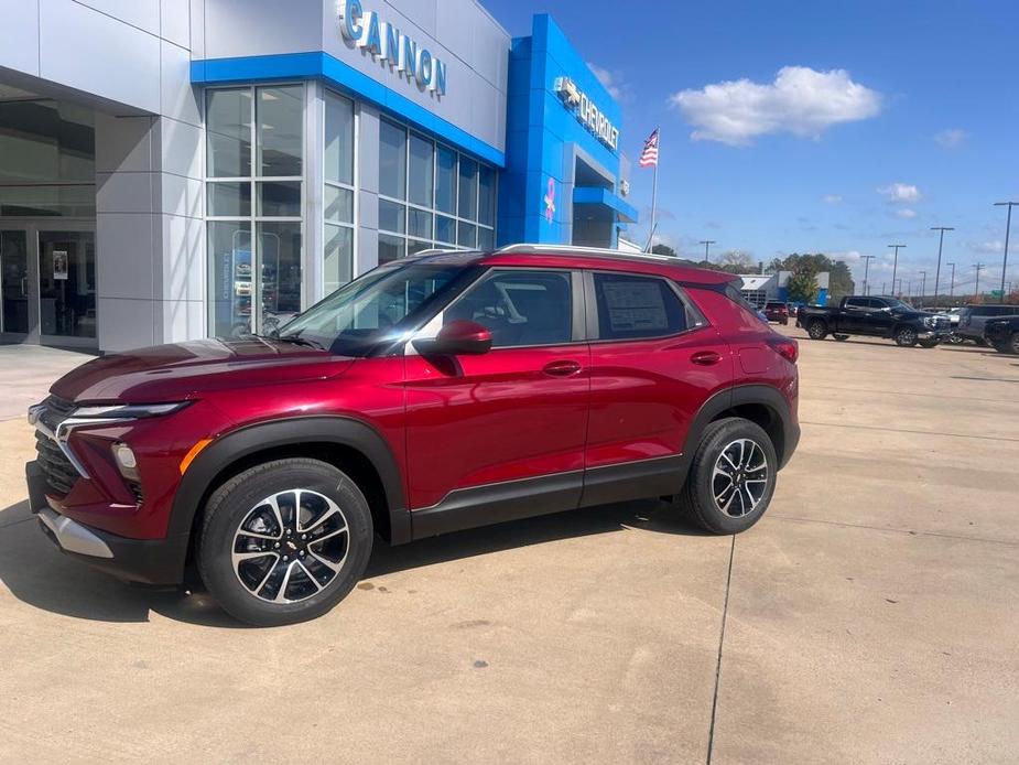 new 2025 Chevrolet TrailBlazer car, priced at $28,120