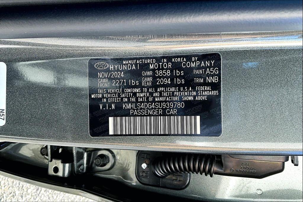 new 2025 Hyundai Elantra car, priced at $27,290