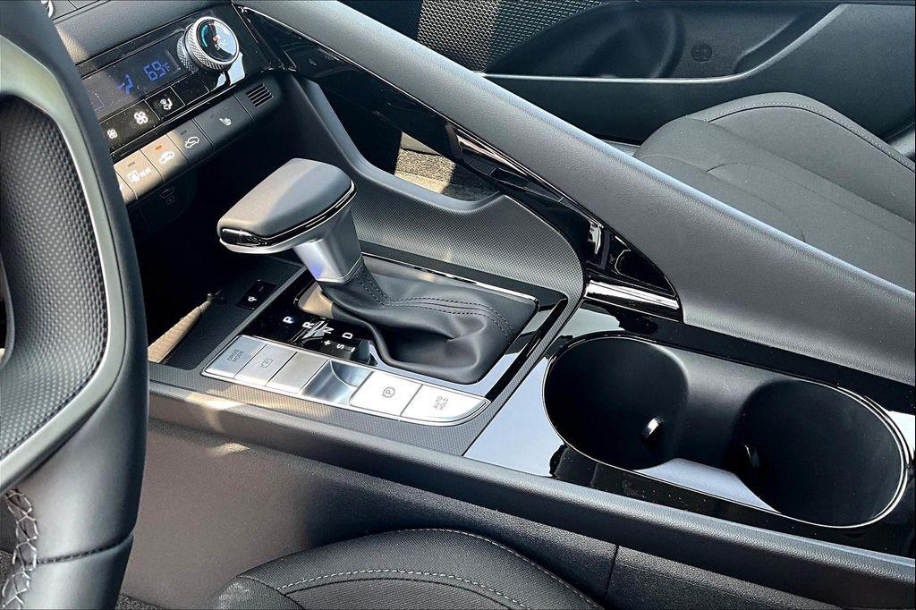 new 2025 Hyundai Elantra car, priced at $27,215