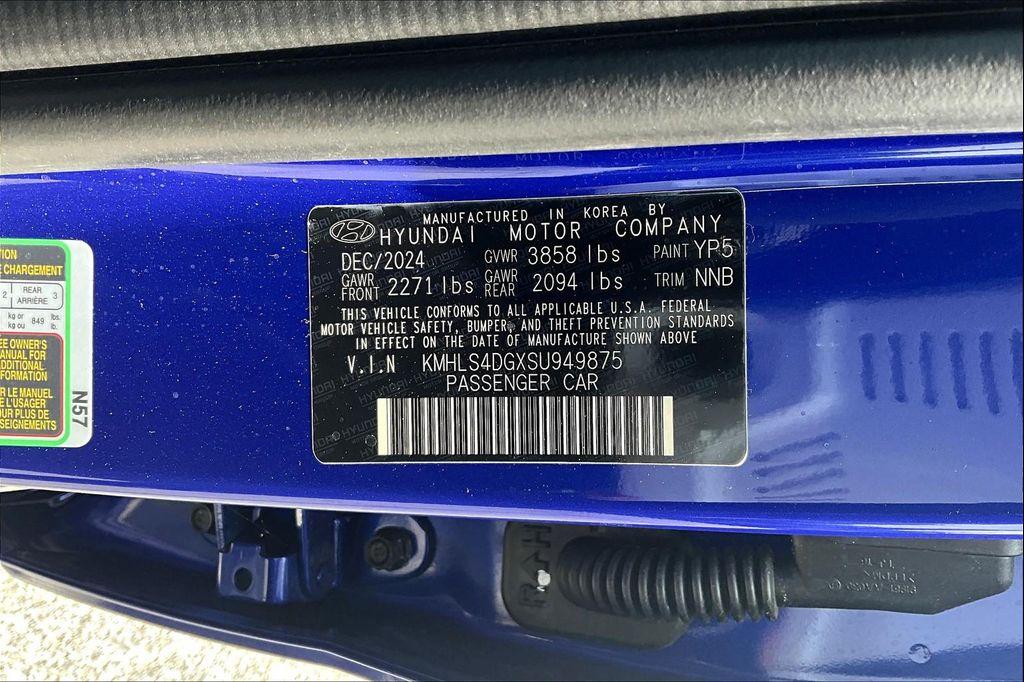 new 2025 Hyundai Elantra car, priced at $27,215