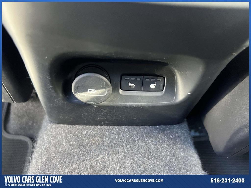 used 2022 Volvo XC40 car, priced at $29,000