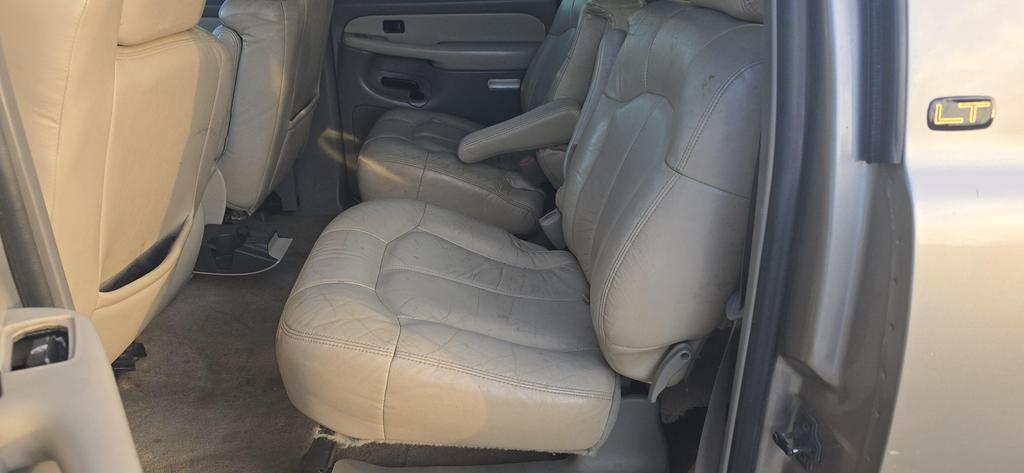 used 2001 Chevrolet Suburban car, priced at $2,950