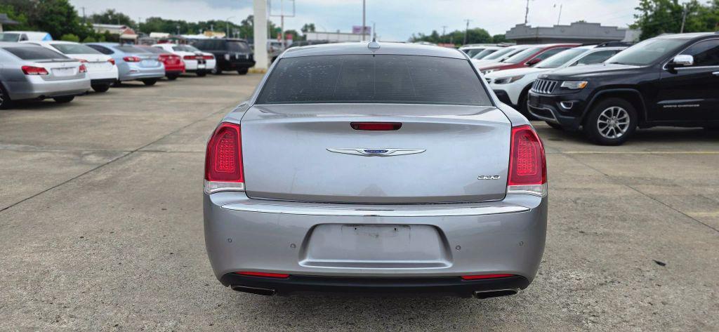 used 2018 Chrysler 300 car