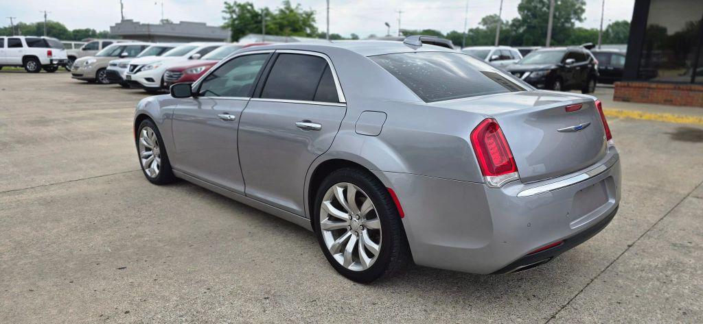 used 2018 Chrysler 300 car
