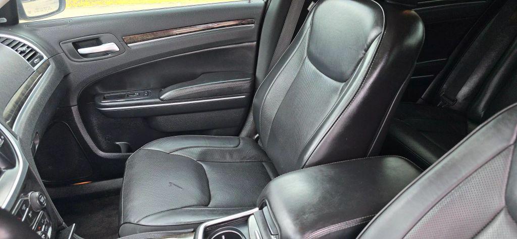 used 2018 Chrysler 300 car
