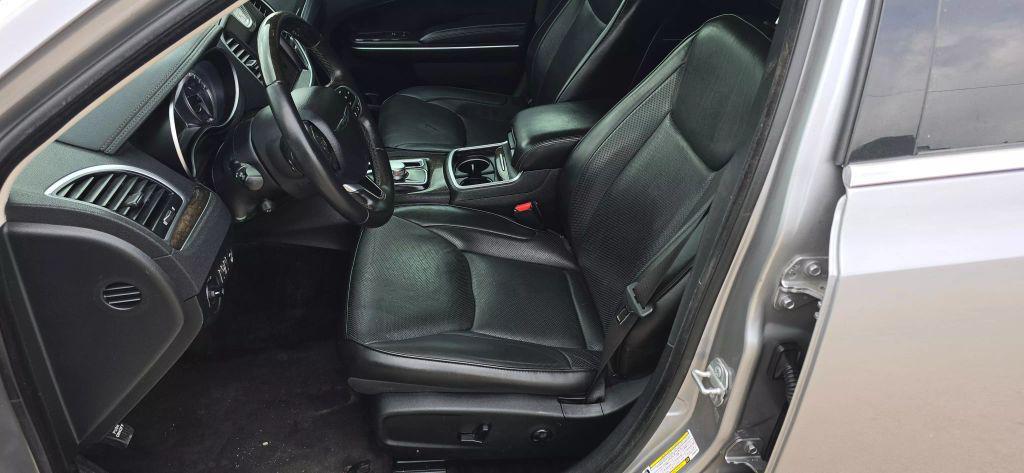 used 2018 Chrysler 300 car