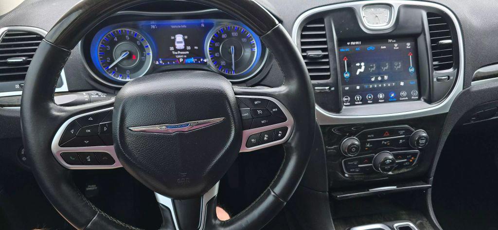 used 2018 Chrysler 300 car