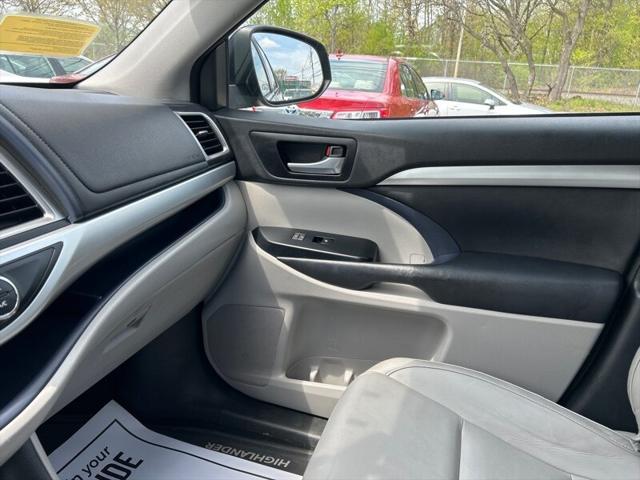 used 2015 Toyota Highlander car, priced at $16,995