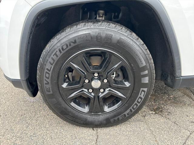 used 2017 Jeep Grand Cherokee car, priced at $14,995