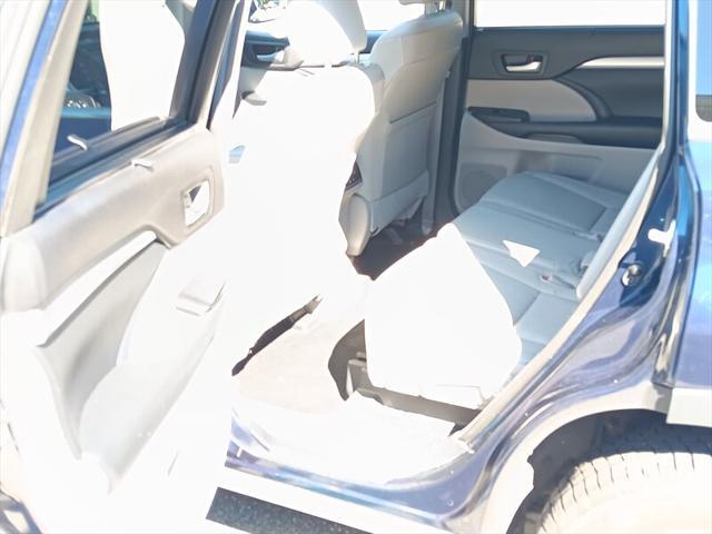 used 2014 Toyota Highlander car, priced at $16,495