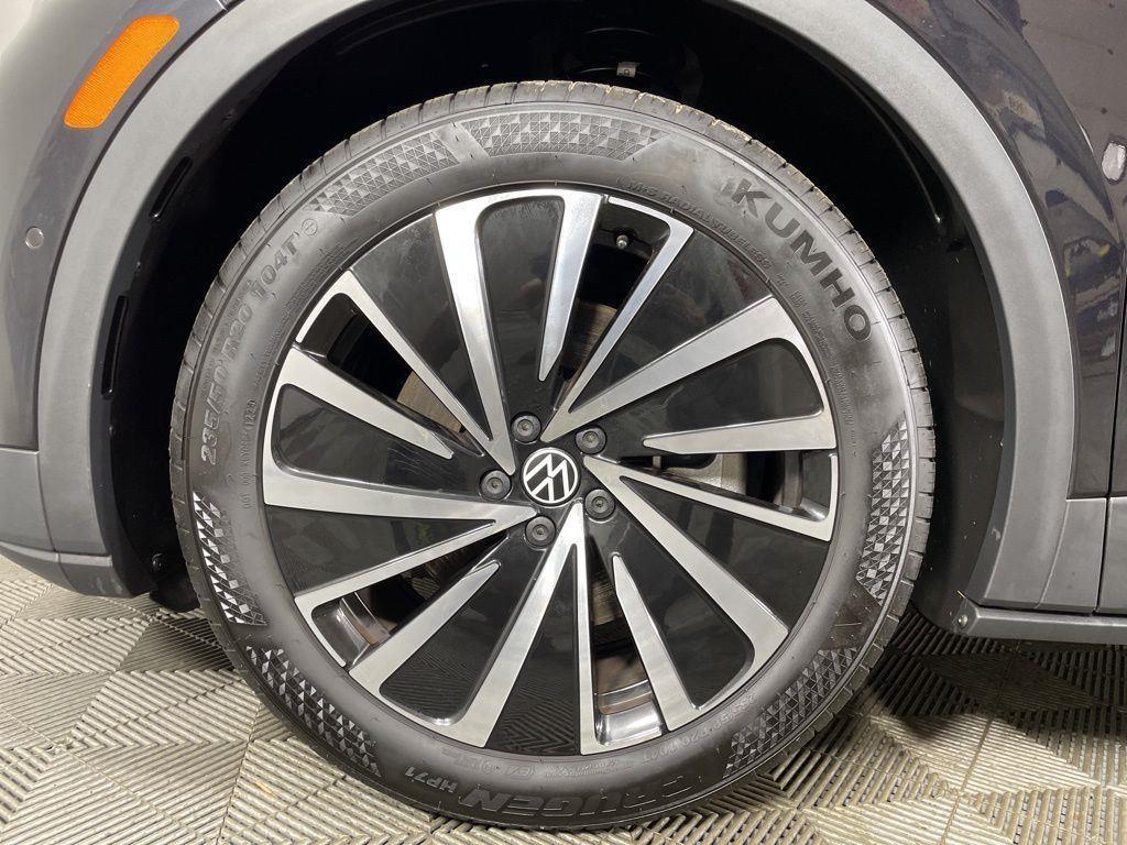 used 2024 Volkswagen ID.4 car, priced at $26,995