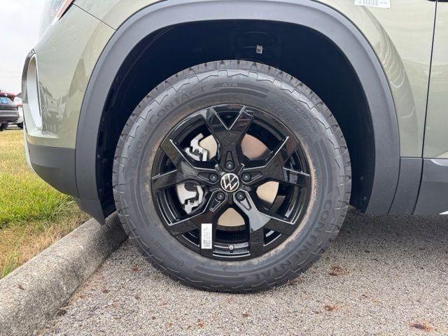 new 2024 Volkswagen Atlas car, priced at $45,875