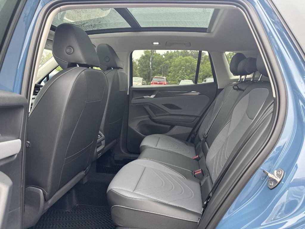new 2025 Volkswagen Tiguan car, priced at $37,418