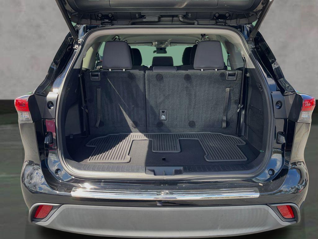 used 2020 Toyota Highlander car, priced at $23,895