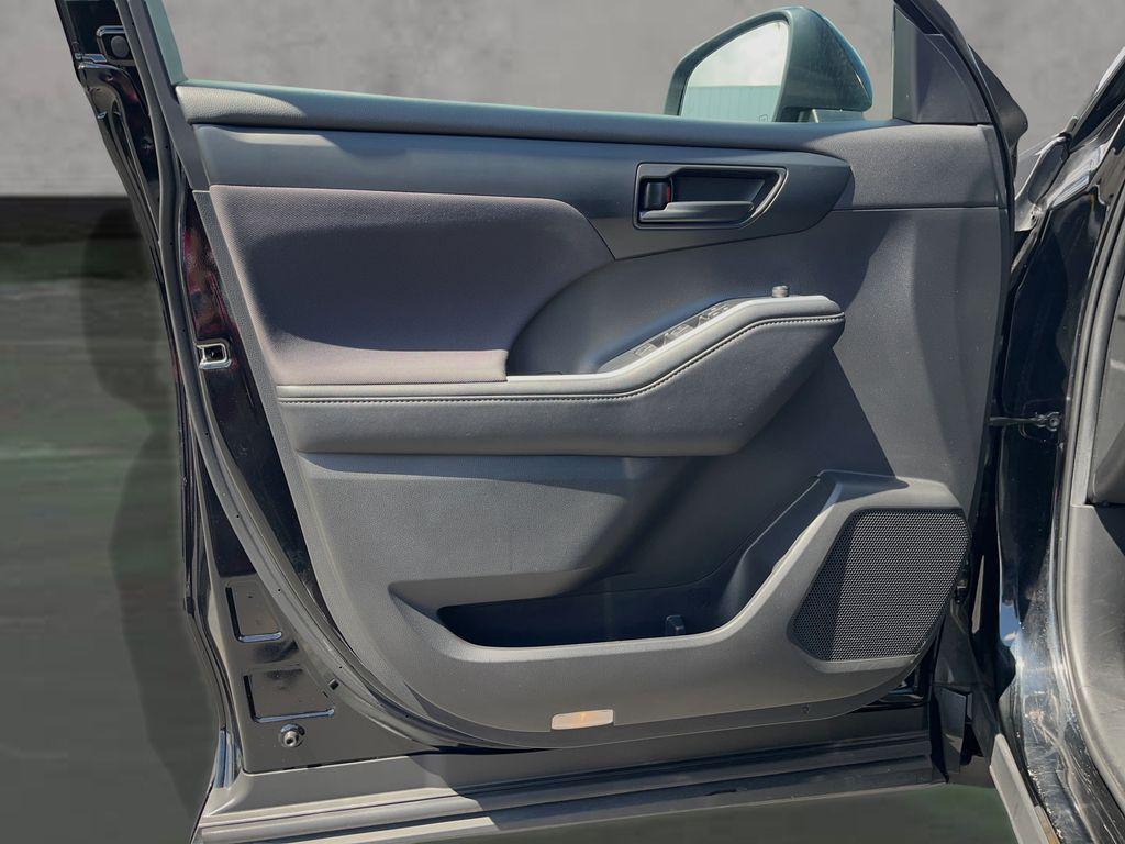 used 2020 Toyota Highlander car, priced at $23,895